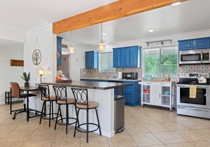 Beautiful 3BR home with free heated pool/spa! Near Old Town, ASU, golf & more. in Scottsdale