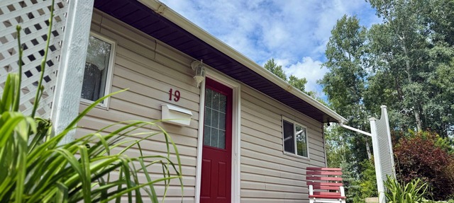 1 BR Private & Quiet Cottage in Silver Sands