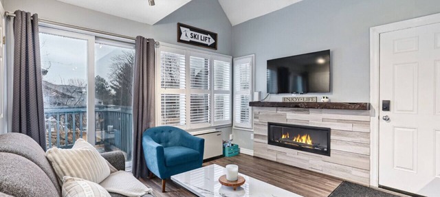 109 North Creek with Hot Tub and Tennis! in The Blue Mountains