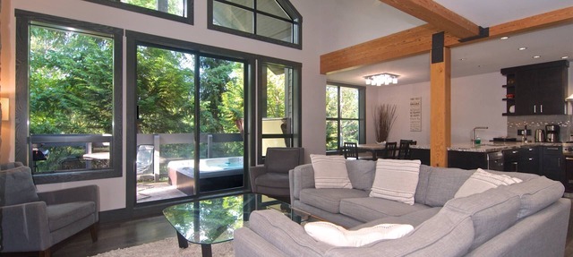 5 STAR ACCOMMODATIONS! LUXURY STAY WITH MEDIA ROOM + PRIVATE HOT TUB. in Whistler