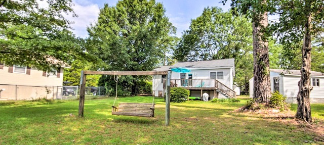 Adorable Lakefront Cottage w/Dock & Grill! in Chapin