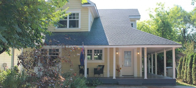 Butterfly Cottage with Wrap Around Porch in Niagara-on-the-Lake