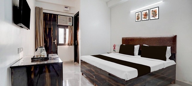 Deluxe Super Collection O Sector 7 Rohini in Delhi