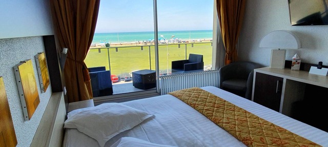 Hôtel Windsor FRONT DE MER in Dieppe