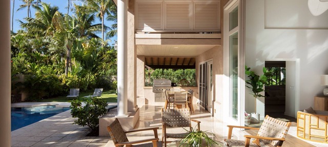 Island Style Elegance on a Beach Access in Honolulu