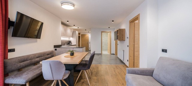 'Kuenz Dolomites Apartment 5' with Mountain View, Garden & Wi-Fi in San Candido