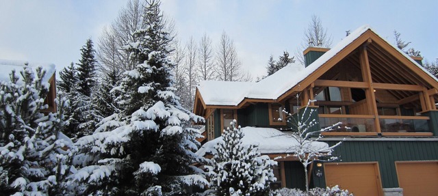 Luxury Whistler Accomodations - 4 Bedroom Montebello Townhome - Hot Tub - WiFi in Whistler