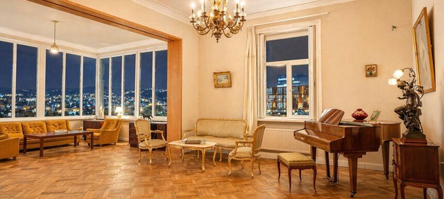 Panoramic View Apartment with Piano. Vintage Style in tbilisi