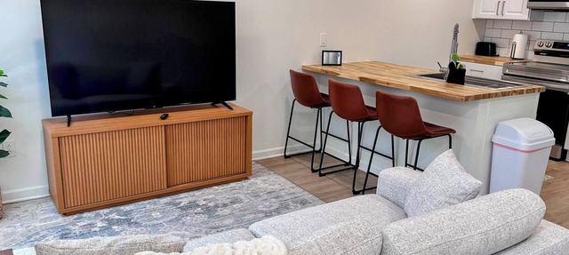 Patchwork Paradise A - New 2BR Home - 5 Minute walk to Missouri Star in Hamilton