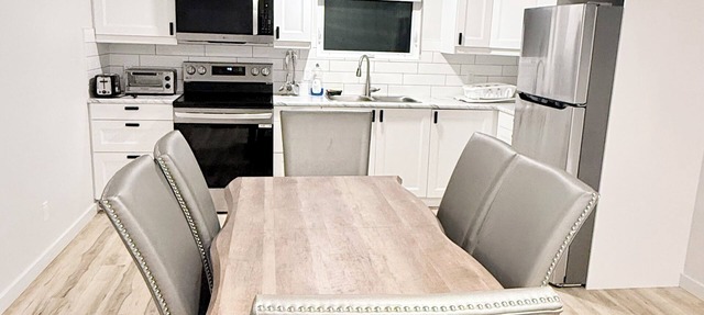 Private 1BR Suite in Whistlebend | Kitchen, Laundry, Parking & 1 Gigabit WiFi in Whitehorse