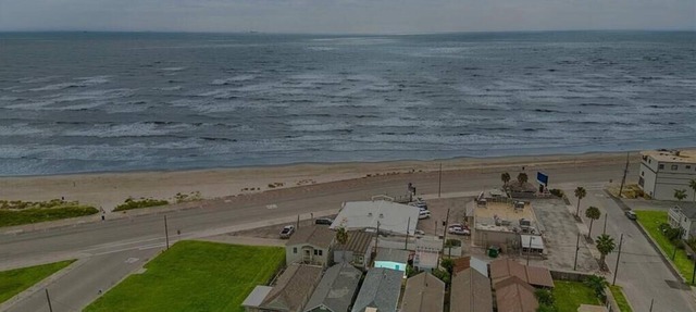 Right on the Seawall | Beach in Seconds · Dual Kings · Amazing in Galveston