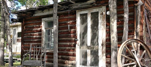 Rustic Getaway Cabin with Complimentary Wi-Fi near Whitehorse, Yukon in Tagish