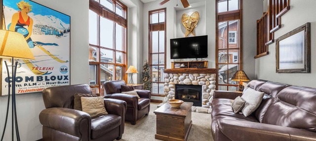 Spacious multi level 3 bedroom + den townhouse, close to Morrisey lift in Sun Peaks
