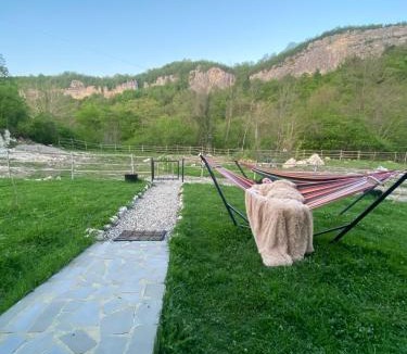 Imereti Ski Chalet | Katskhi Cottage 5 Min to Katskhi Pillar, Private Patio with Pizza Oven