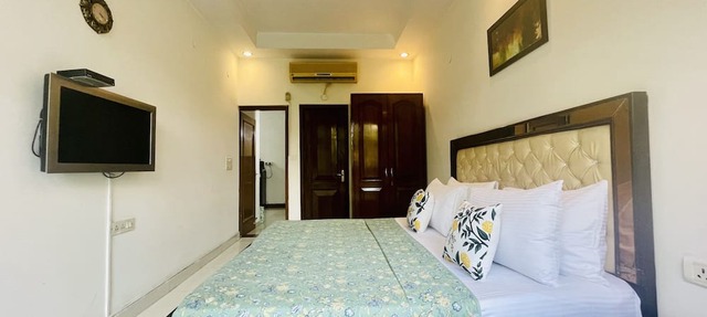 BluO Modern Studio - Defence Colony Market in Delhi