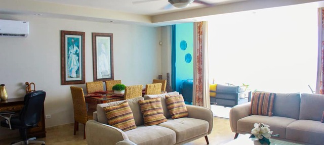 White Sand Beach Front, Turquois Blue Ocean View, Pools, Hot tub, Guarded,5 star in Christ Church
